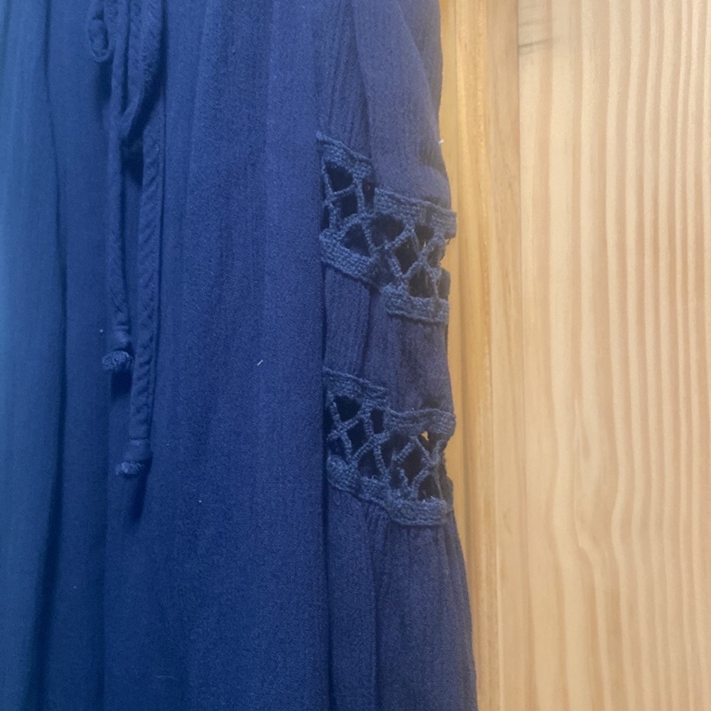 Beautiful sexy navy top with cutout design and tie . Wear off shoulder or not🦋